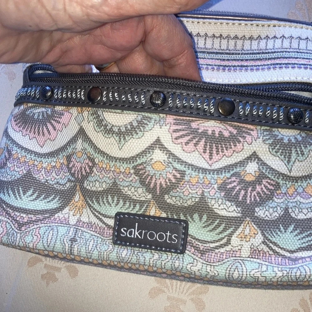 SAKROOTS shoulder bag off white w/grey, pink, pale blue, lavender. $25 - Picture 3 of 8